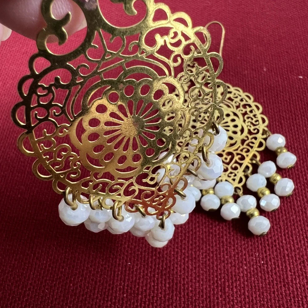 Gold White Dangle Earrings Boho Filigree Faceted Beads Intricate Lightweight - Picture 3 of 3